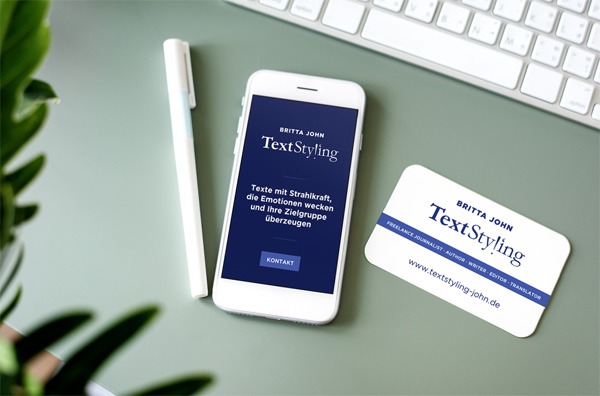 Bild einer Tastatur, eines Smartphones  und einer Visitenkarte mit dem Logo TextStyling